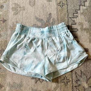 NWOT lululemon Hotty Hot High Rise 2.5” short size 6